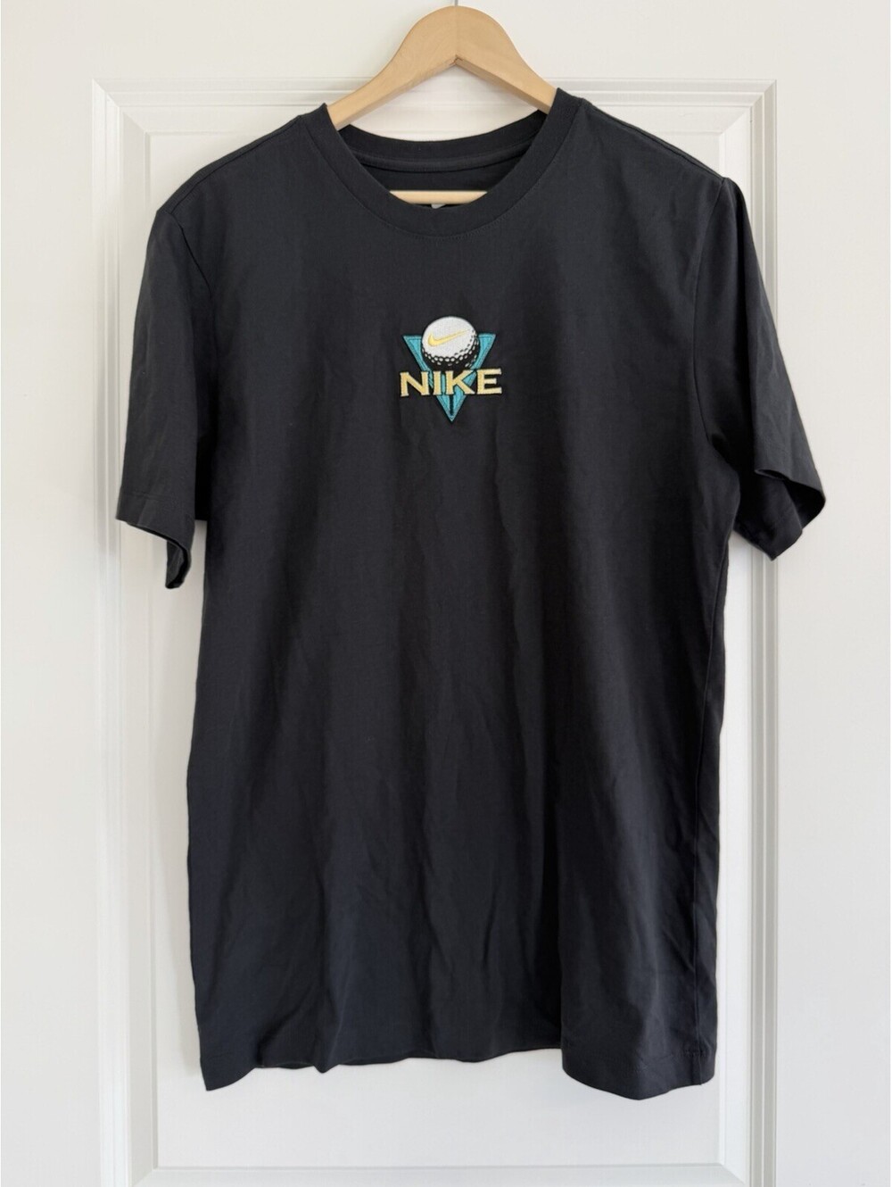 Nike Golf T-Shirt Black Embroidered Golf Ball Logo Size M The Nike Tee Graphic